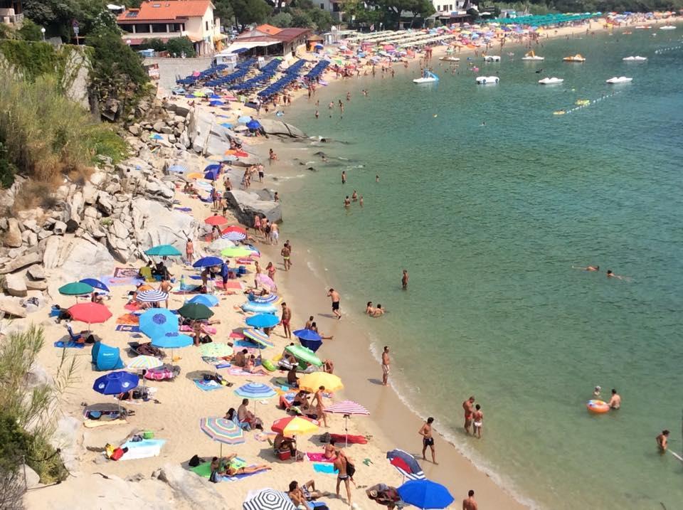 Turisti a Cavoli domenica 9 (foto di Gio' Di Stefano)