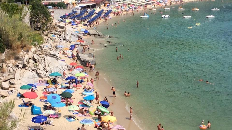 Turisti a Cavoli domenica 9 (foto di Gio' Di Stefano)
