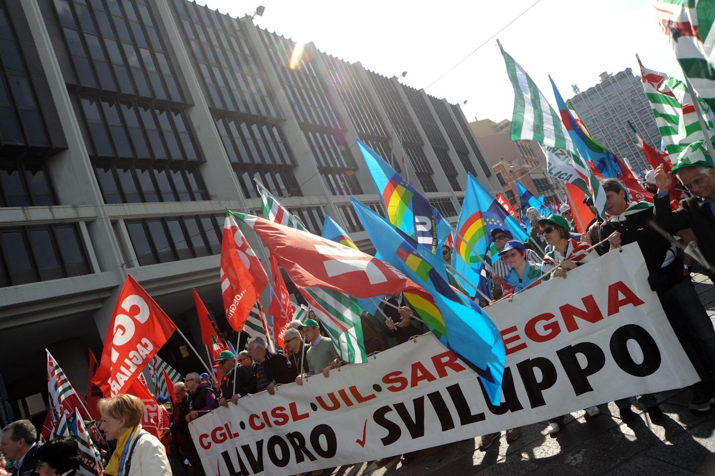 Pigliaru allo Stato: "Investite qui"