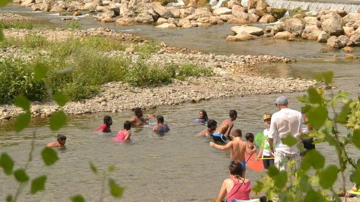 Stop ai bagni nel Serchio, ma il divieto è ignorato