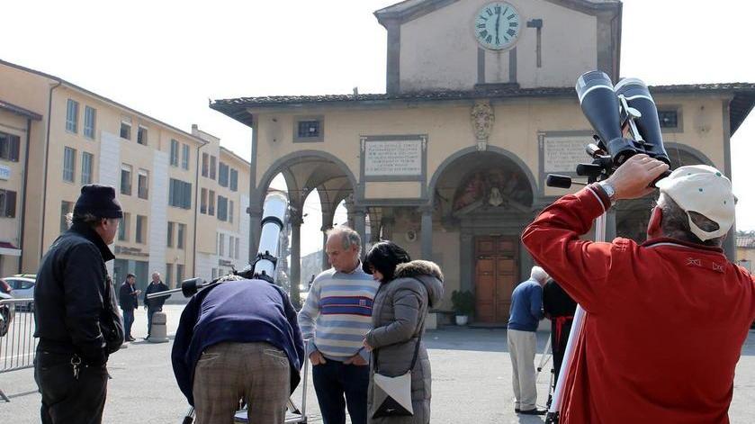Occhi puntati verso il cielo per ammirare le Perseidi