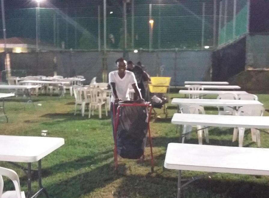 Zambra, i profughi servono ai tavoli della sagra di paese 
