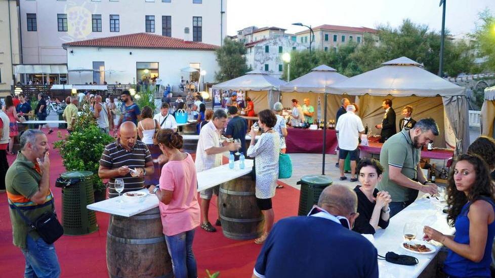 Oltre 500 visitatori a degustare in piazza vini e piatti tipici