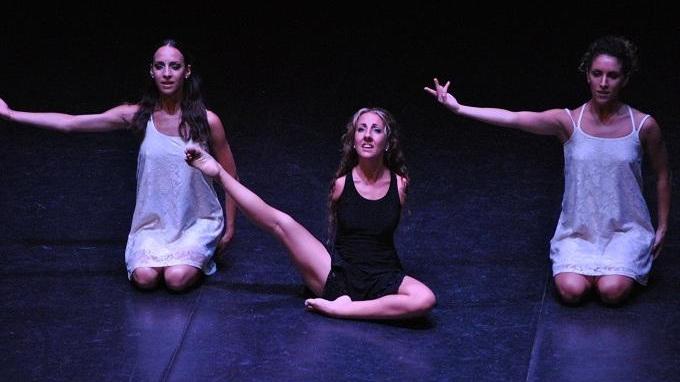 Con Simona Atzori danza, emozioni e teatro strapieno