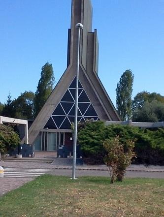 Cimitero, furti nel parcheggio rubato computer da un’auto