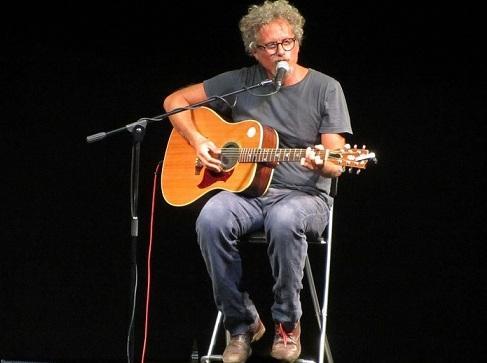 Niccolò Fabi ha presentato il live che terrà a Comacchio