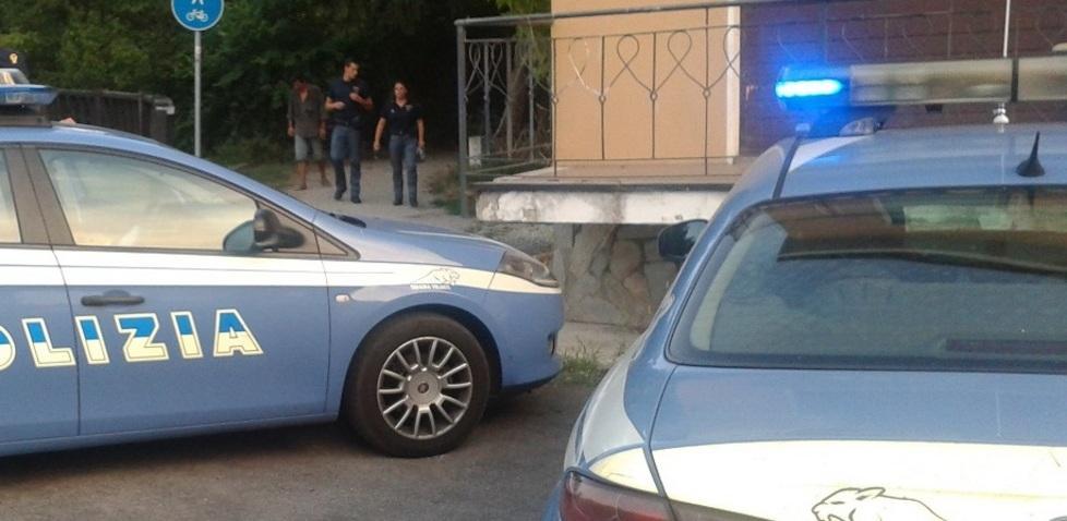 Si sente male e muore nel capannone abbandonato