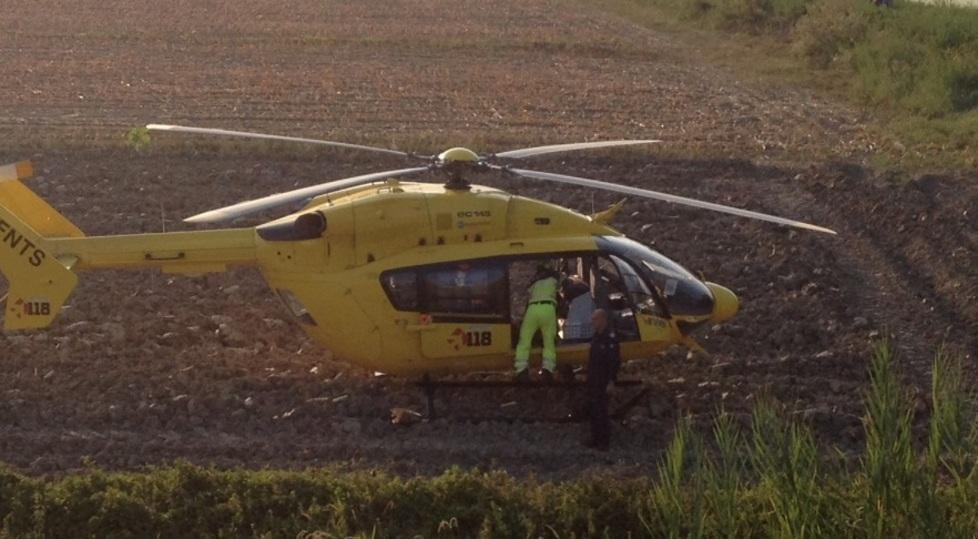 Auto sbanda in A13 e si va a schiantare contro il guard rail 