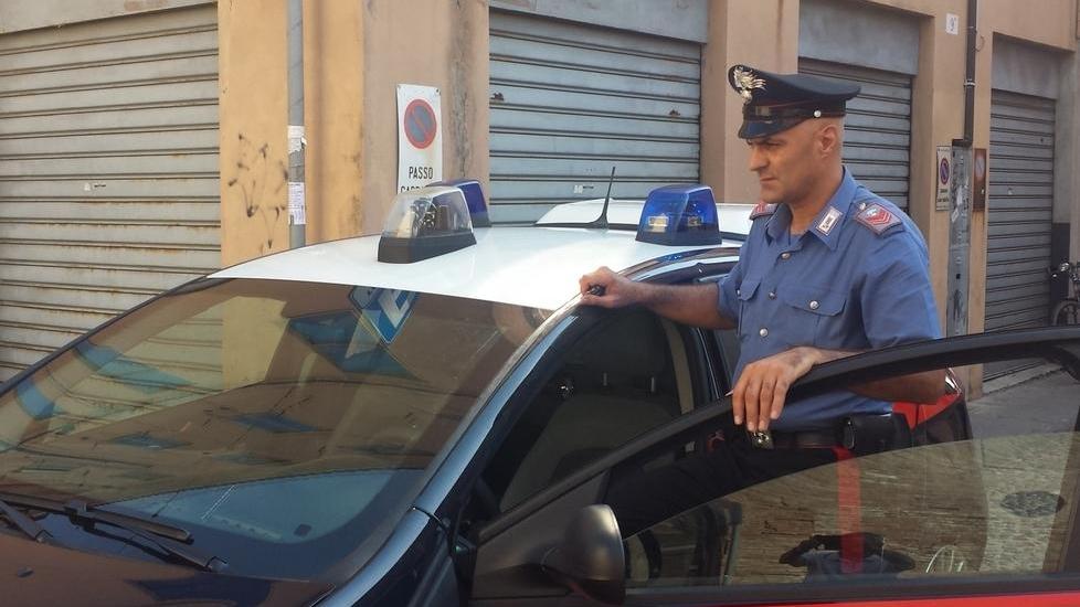 Un altro scippo con lo strappo della collana