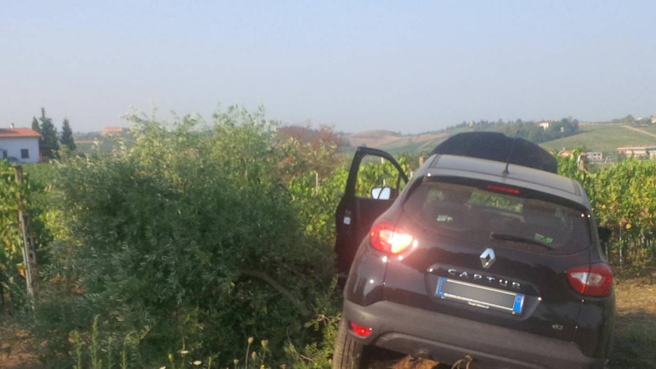 L'auto finita fuori strada a Lazzeretto