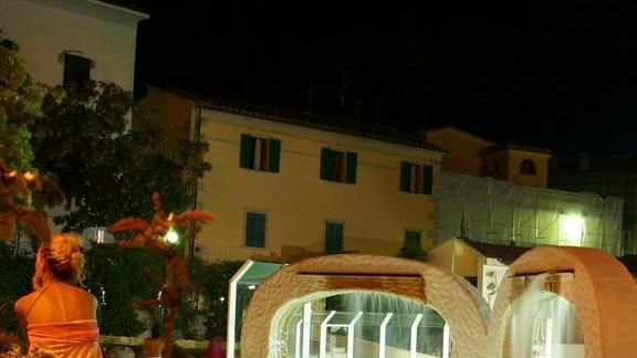 In piscina anche di sera Il bagno termale è... servito