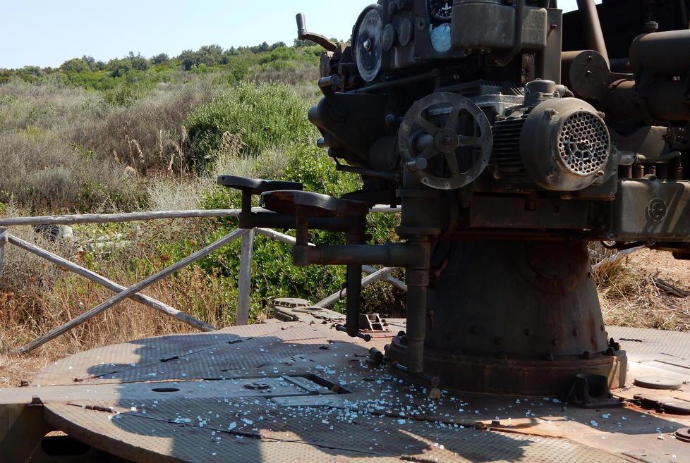  Punta Falcone, sassate al cannone 