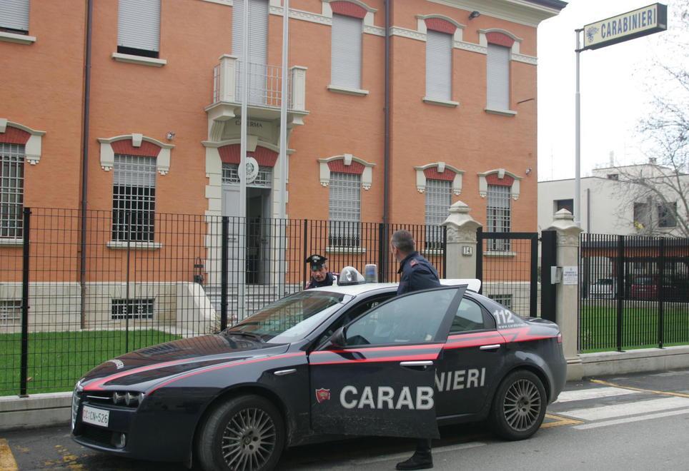 Minaccia e violenta la sua ex, arrestato 