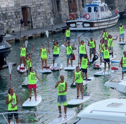 A pelo d’acqua sui fossi. Tavole e pagaie accendono la Venezia 