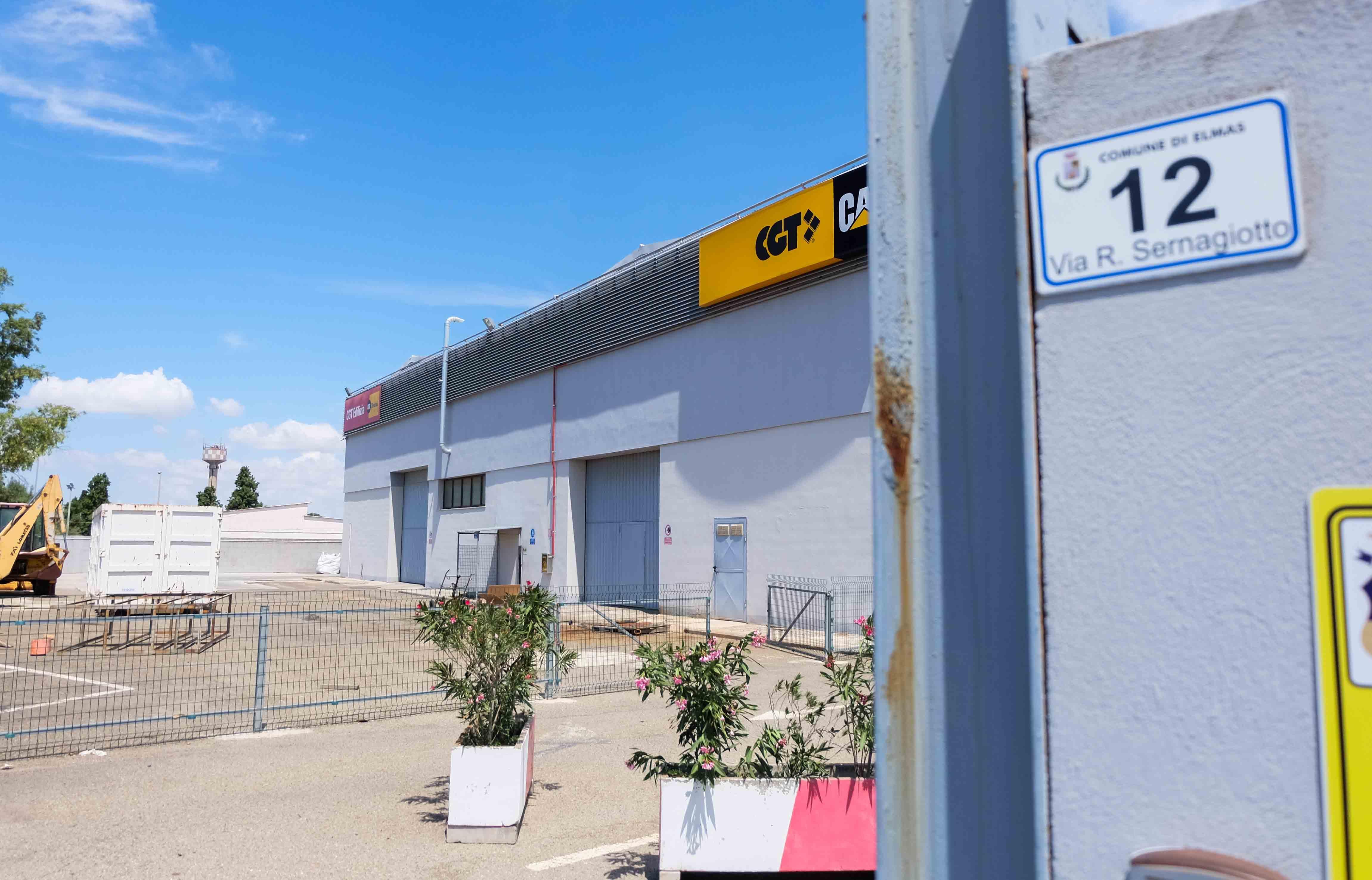 L'azienda da cui è stata rubata nella notte la cassaforte da quattro quintali (foto Mario Rosas)