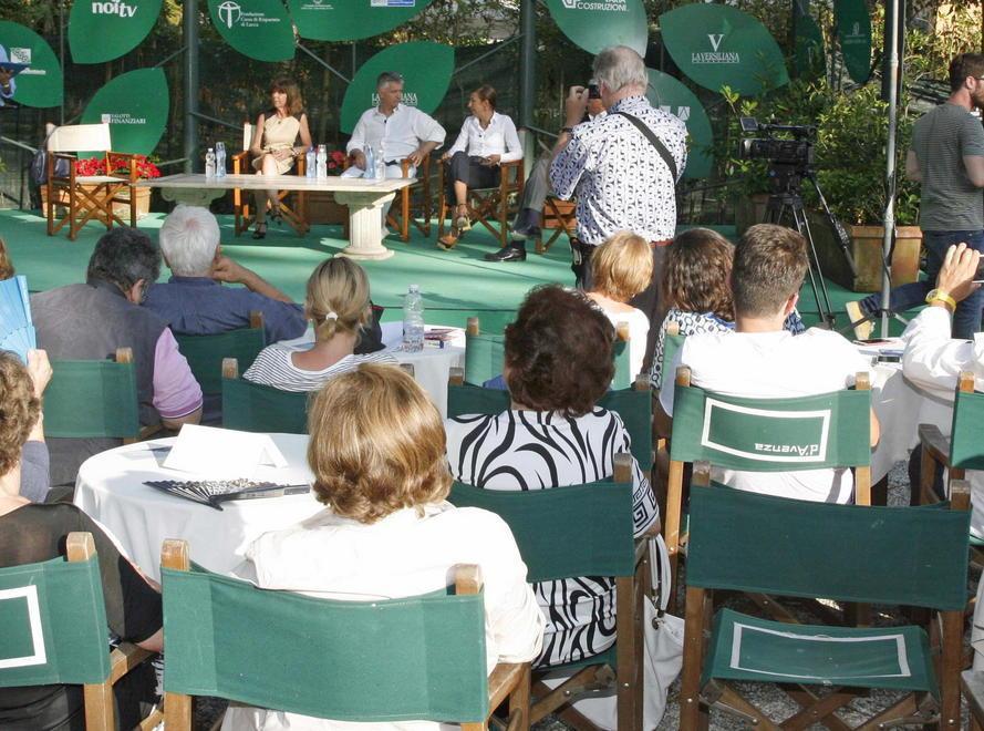 Una gestione caos al bar della Versiliana 