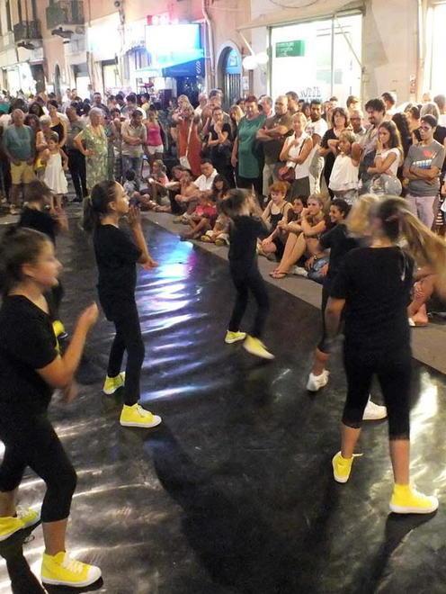 Migliaia di persone celebrano il successo della Notte bianca 