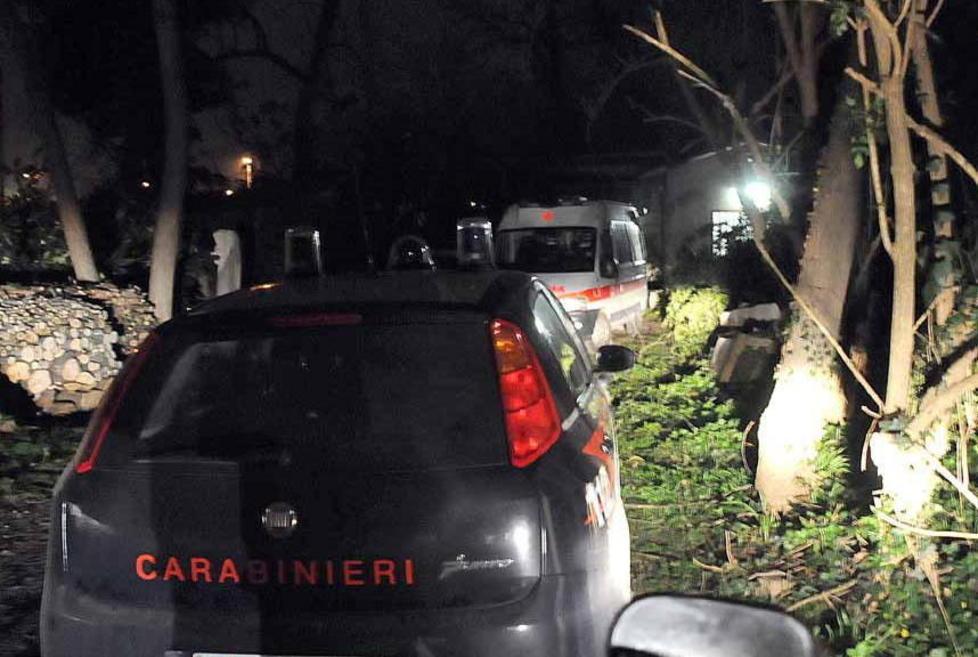 Lo aspettano a cena, era morto in giardino