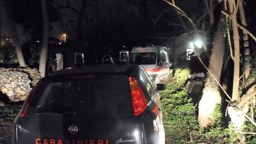 Lo aspettano a cena, era morto in giardino