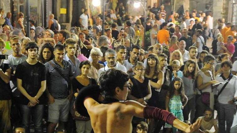 Festival di teatro nelle vie del borgo al via a Campiglia