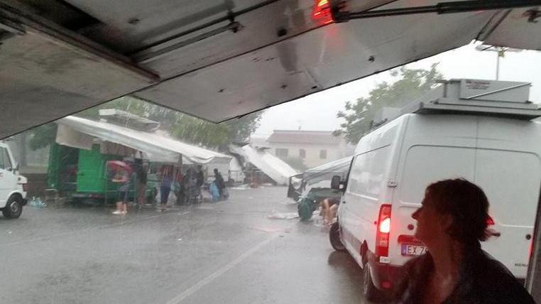 Fogne intasate strade in tilt