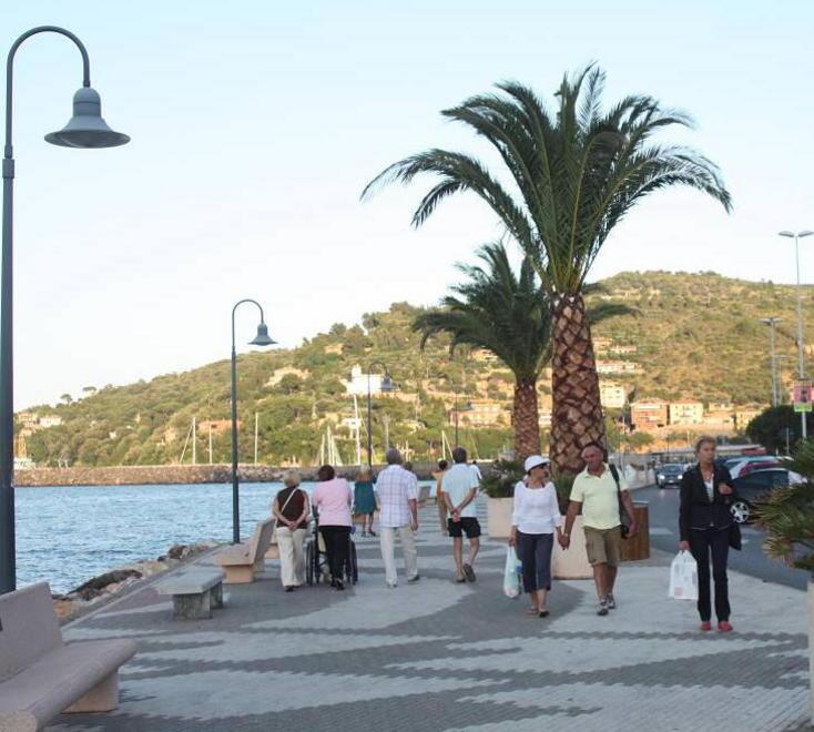 Panchine sul lungomare? Ci pensano i magnati russi 