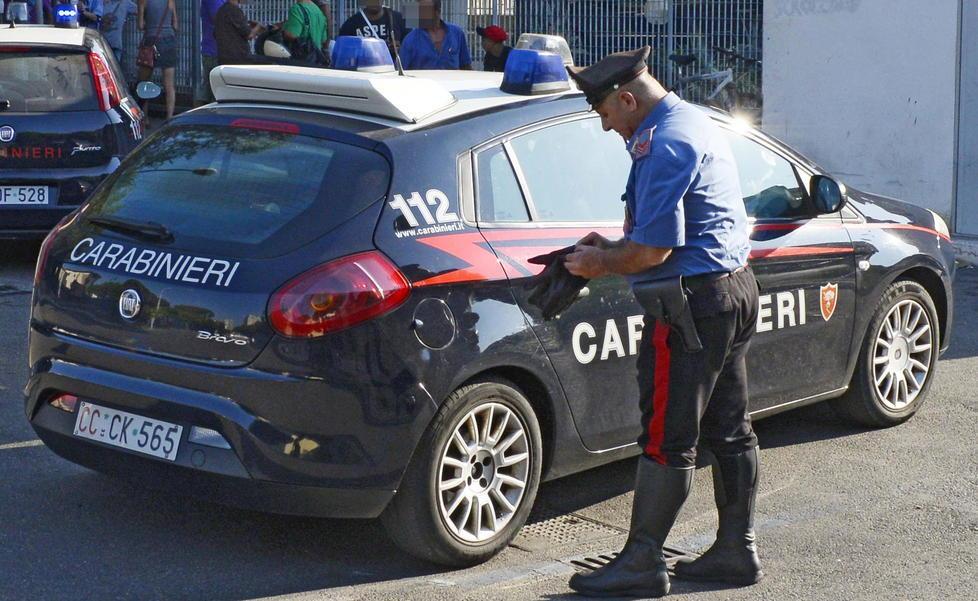 Trova il ladro in giardino Lo insegue a piedi scalzi 