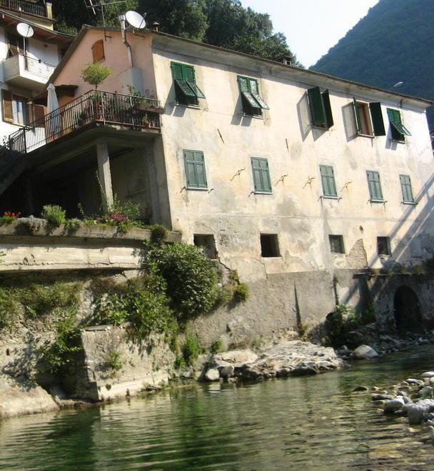 Tutti al fiume a fare il bagno ma c’è anche il maxi ingorgo