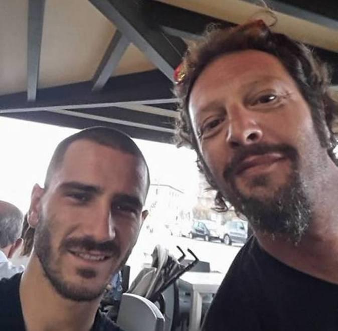 Baracchina bianca, arriva Bonucci ed è selfie mania