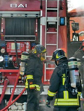 Incendio in un appartamento provocato da un cortocircuito