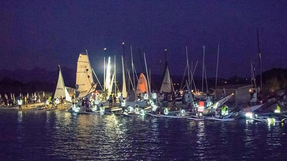 Vele e remi sotto la luna piena