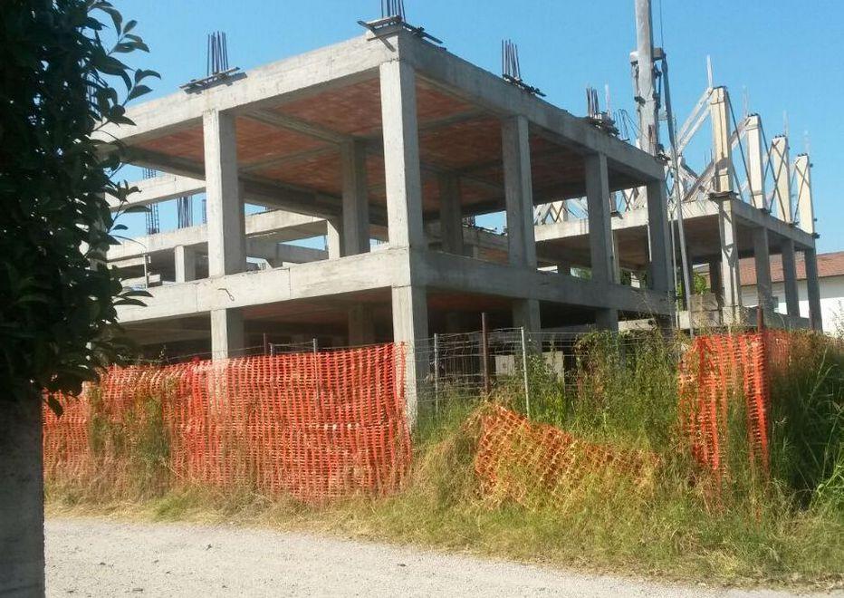 «Edificio abbandonato e a rischio degrado» 