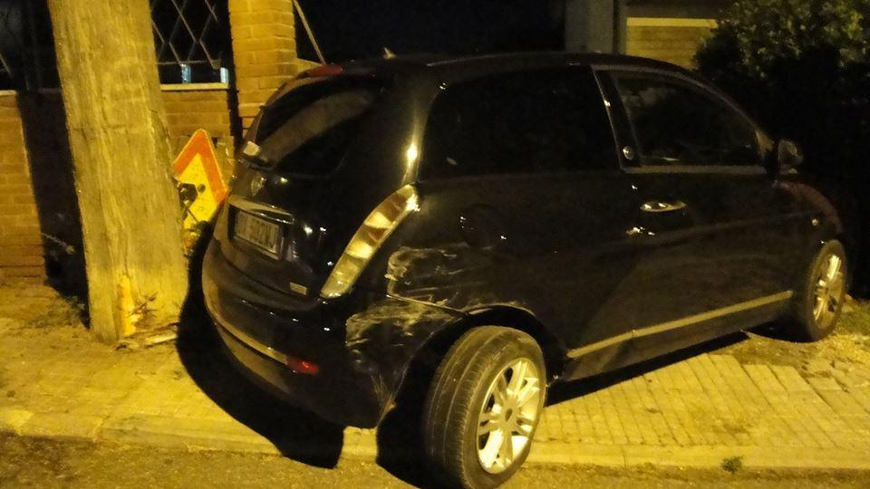 Una delle auto danneggiate