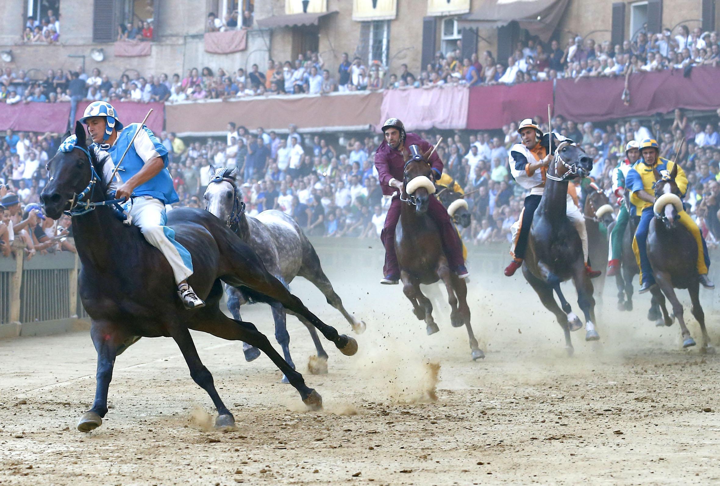 Siena: sì alla manifestazione contro il Palio, ma in periferia