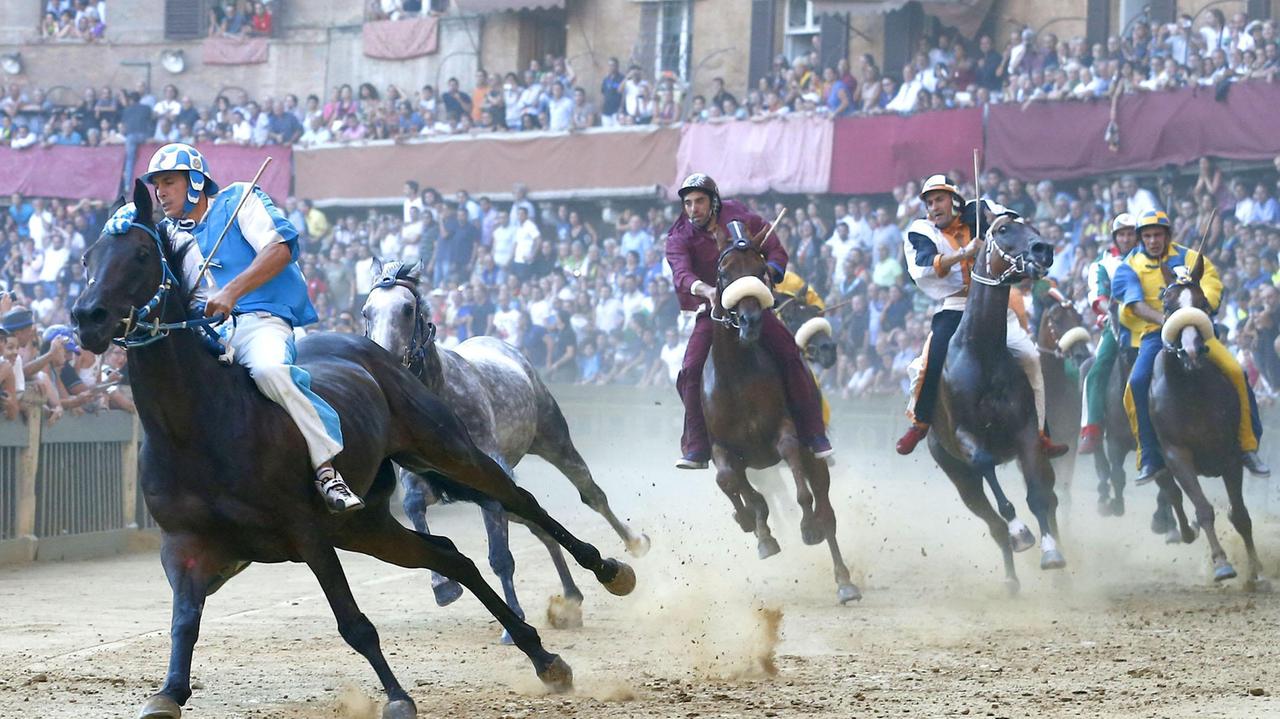 Siena: sì alla manifestazione contro il Palio, ma in periferia