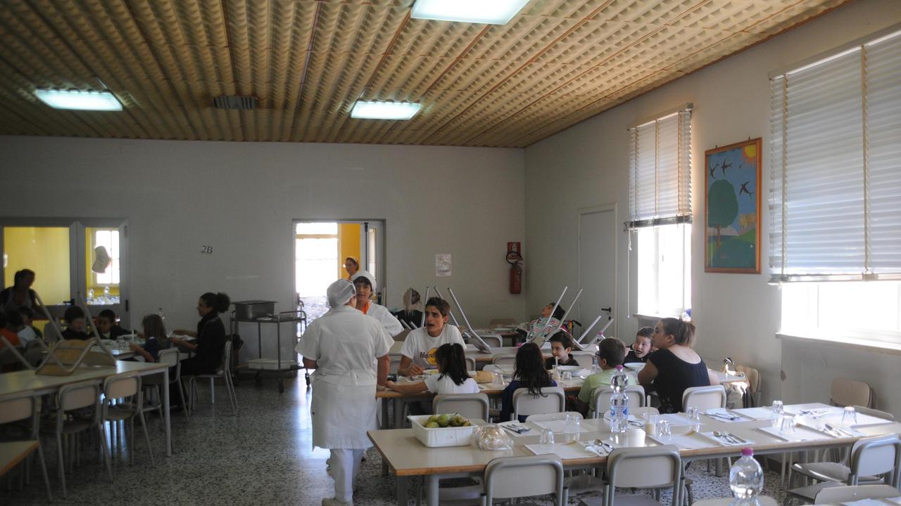 Mensa, mancano 190.000 euro: partita la caccia ai morosi
