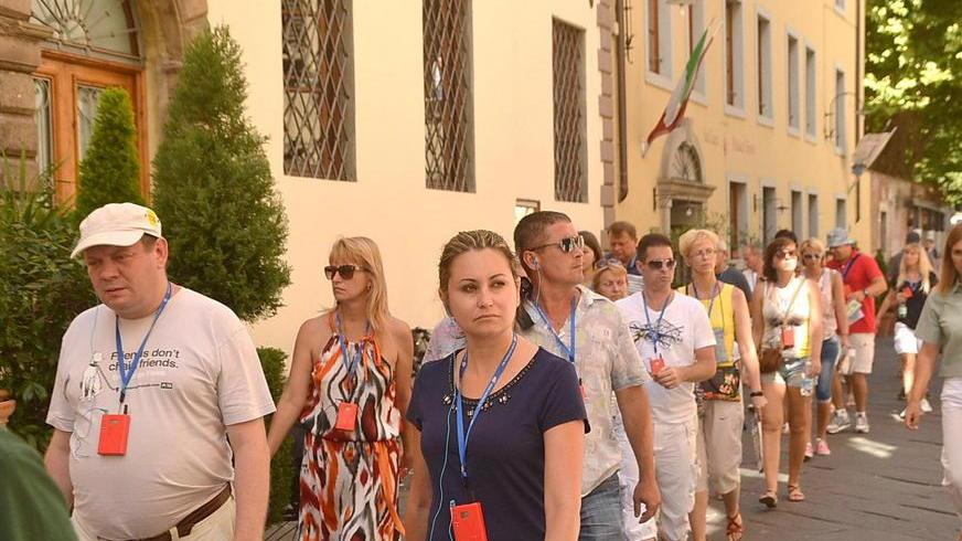 Crêpe in faccia alla turista, finisce così la lite tra un esercente e una coppia inglese