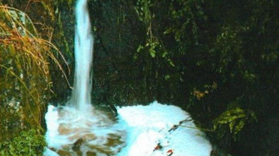 Scarichi fognari sull’uscio di casa per colpa di tubazioni colabrodo