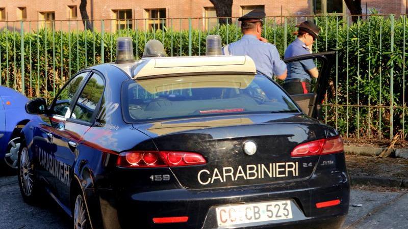Un'auto dei carabinieri (foto d'archivio)