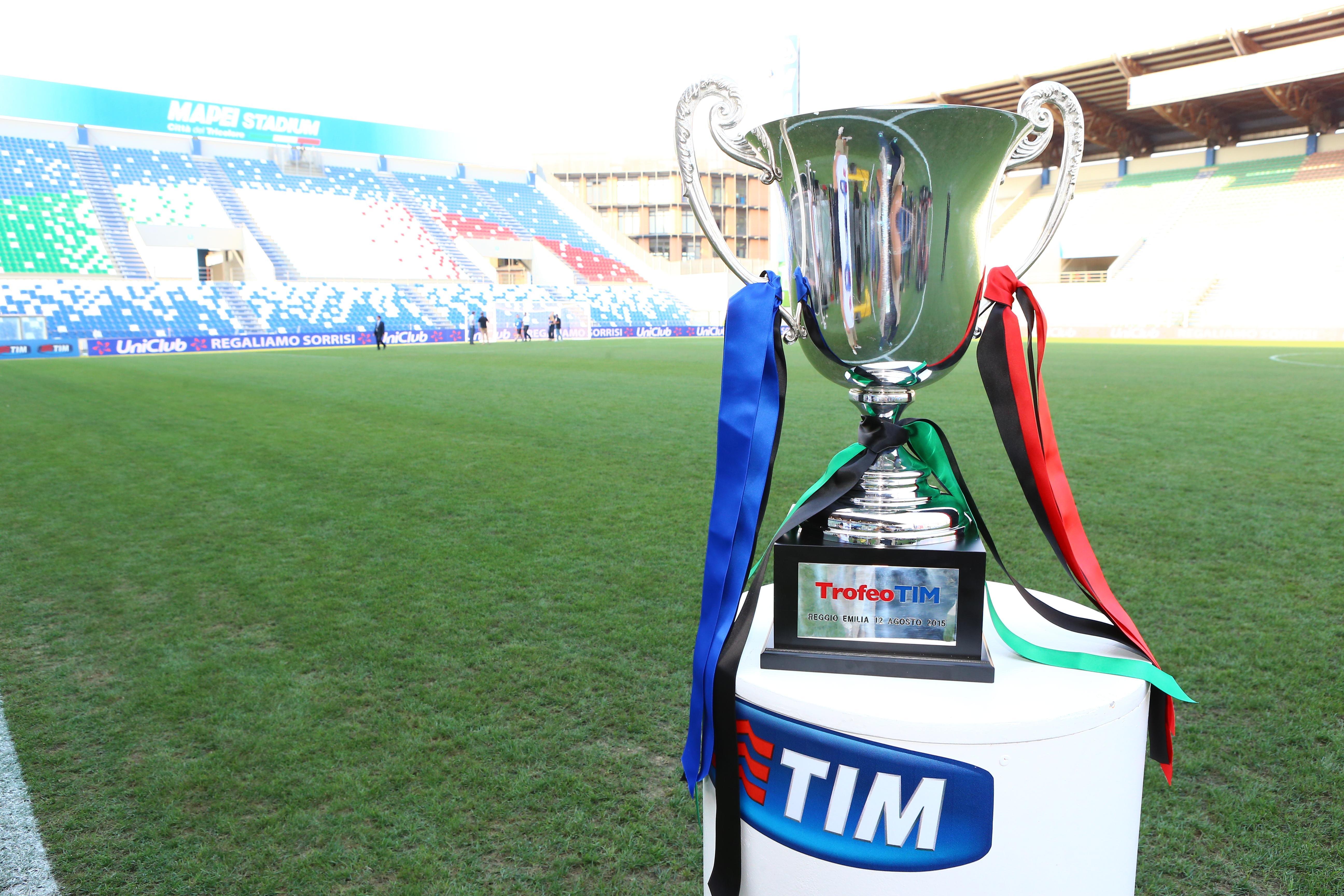 Il trofeo in palio al Mapei Stadium