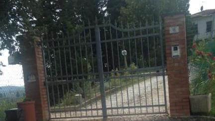 Operato il sessantenne ferito dal cancello