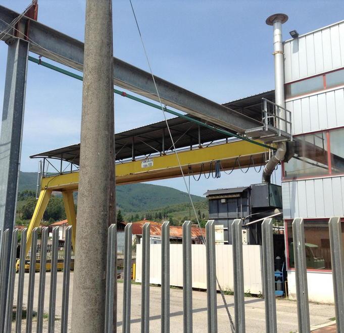 L’azienda è chiusa e i ladri ne approfittano per rubare