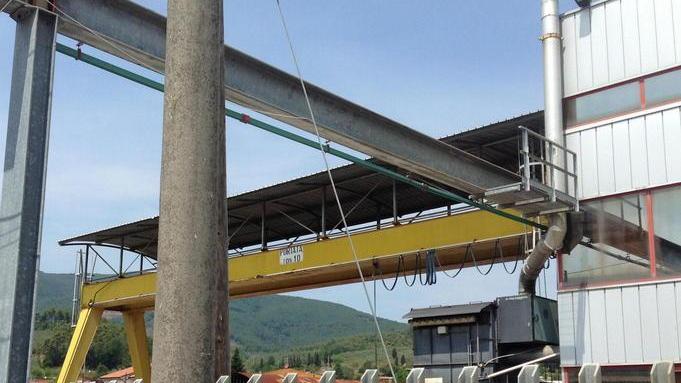 L’azienda è chiusa e i ladri ne approfittano per rubare