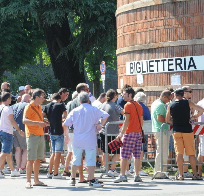 La Lucchese punta a mille abbonamenti per la stagione 2015-16 