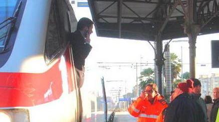 Ruba iPad e iPod al passeggero del treno