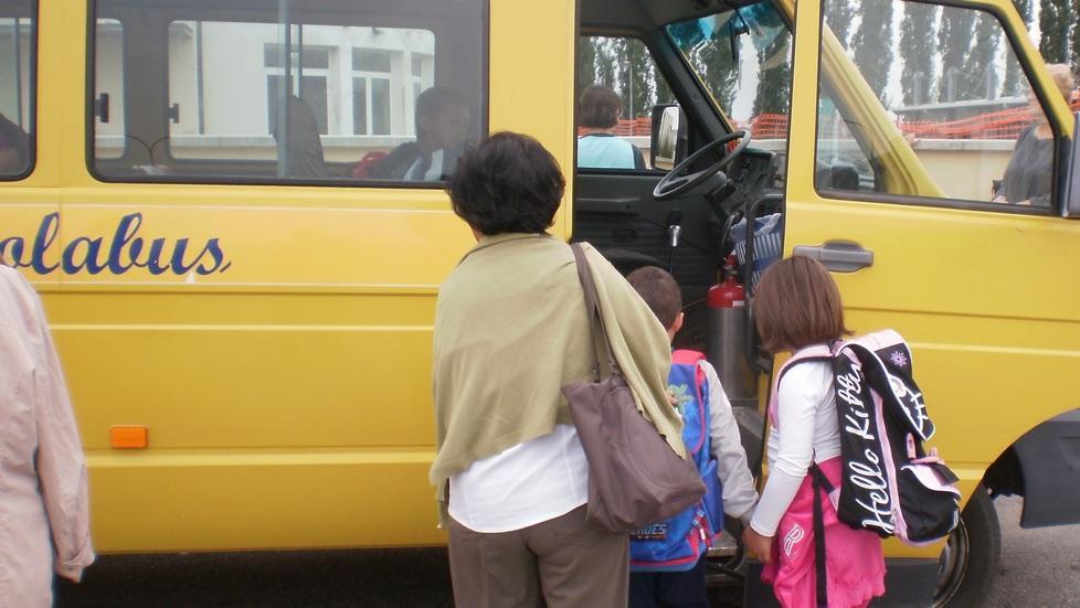 Molte famiglie non pagano più Caos nel trasporto scolastico 