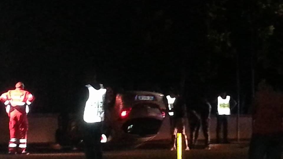 L'auto ribaltata in via Cagliari