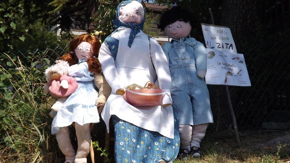 Gli spaventapasseri diventano la mostra itinerante dell’estate