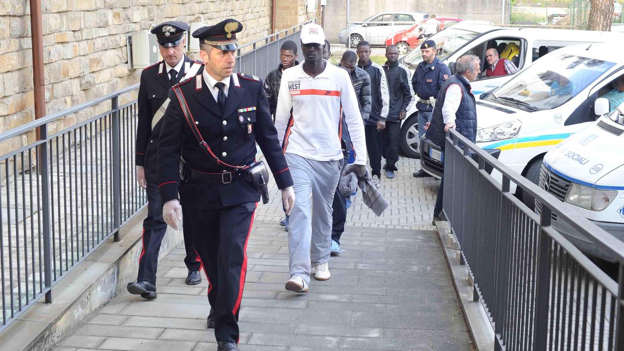 L'arrivo di profughi in provincia (foto archivio)