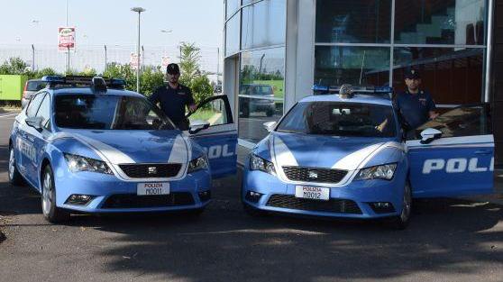 Le due nuove Seat Leon a disposizione della Squadra Volanti della questura di Prato